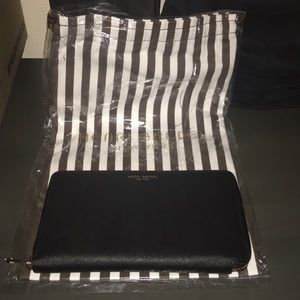 Henri Bendel West 57th XL Zip Wallet